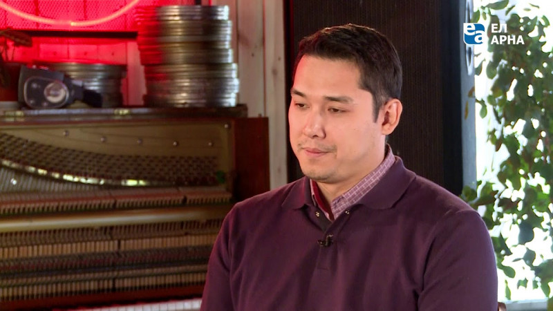 «Кинокафе». Актерлік жолды таңдаған финансист. Табысты жұмыстан кетуге не түрткі болды?