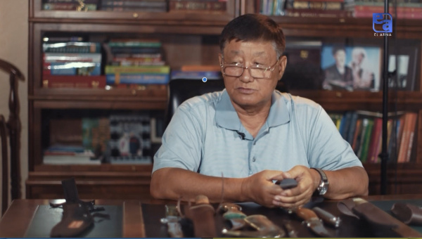 Коллекционер Ұлықпан Мұхиядиновтың пышақ топтамасы. «Өміршең өнер туындылары»