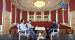 «Олай емес». Қаллеки театрының актерлері – Жанат Оспанов, Жасұлан Ерболат